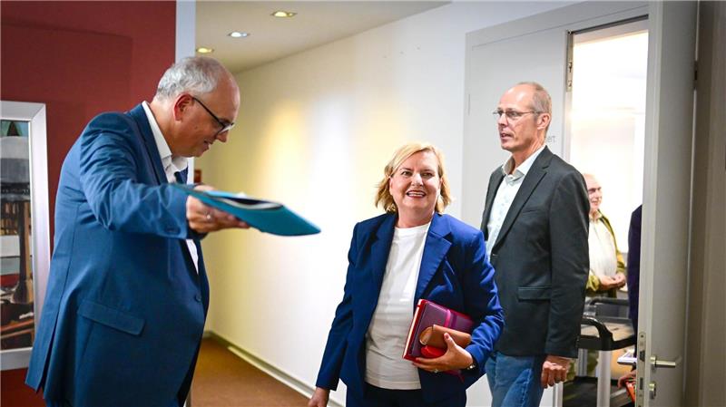 Eva Högl und Mark Rackles (r.) sollen Mitglieder im Bremer Senat werden. (Archivbild)