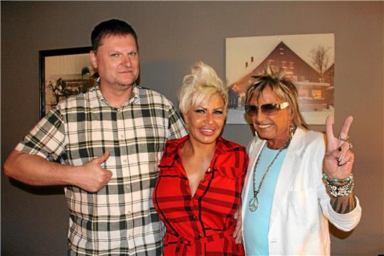 Eventmanager Tom Hirsch (li.) mit Reality-Größen Ginger Costello-Wollersheim und Bert Wollersheim.  Archivfoto: Wendt