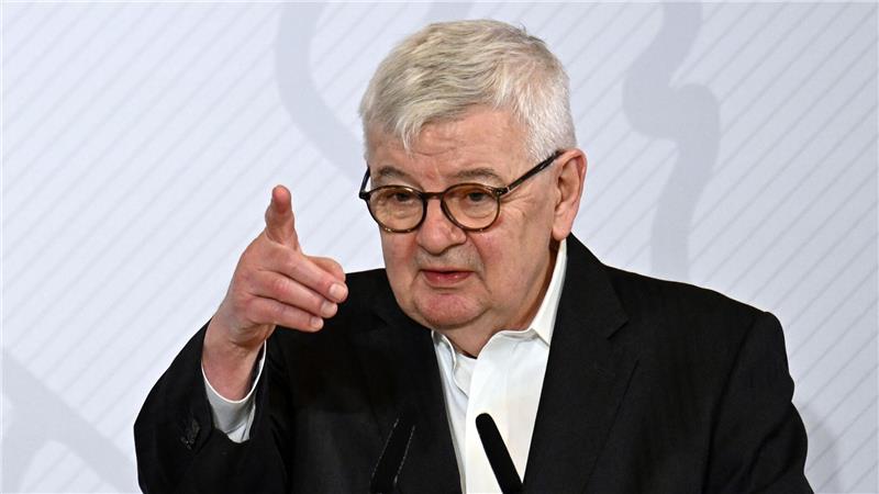 Die Sehnsucht nach dem besseren Deutschland Ex-Außenminister Joschka Fischer kann sich für sich keine Auswanderung aus Deutschland vorstellen. (Archivbild)