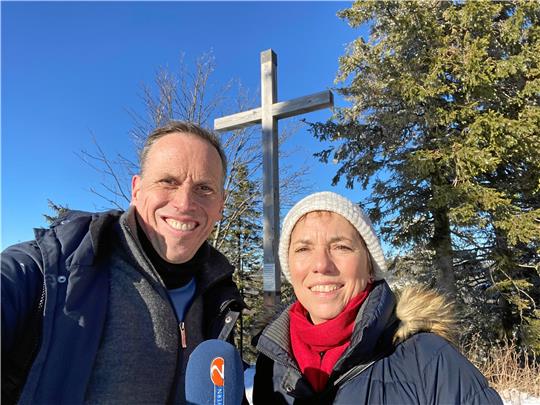 Ex-Bischöfin Margot Käßmann begleitet den Journalisten Achim Bogdahn auf den Wurmberg.  Foto: Privat