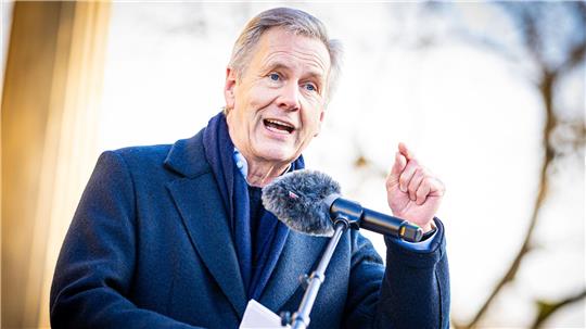 Ex-Bundespräsident Wulff spricht auf einer Demonstration gegen Rechtsextremismus. (Archivbild)