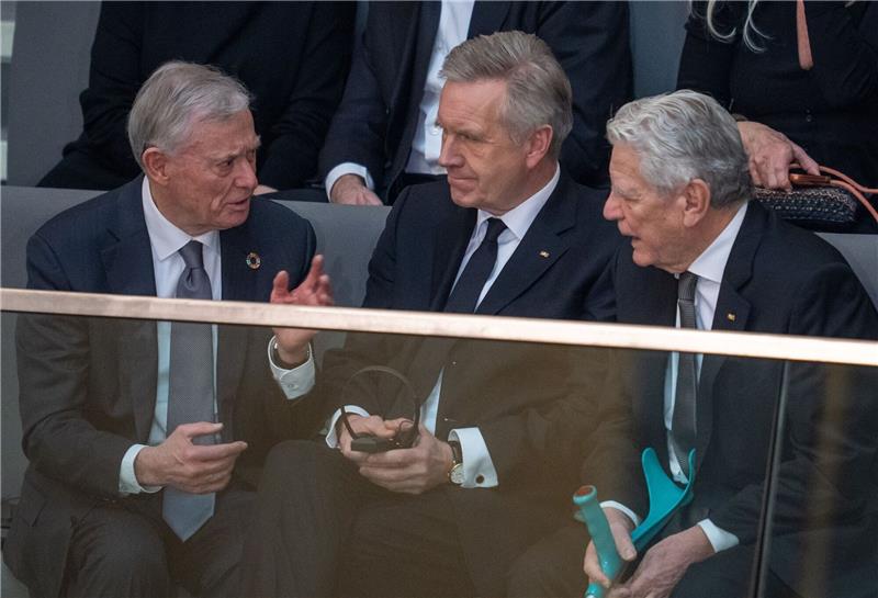 Ex-Bundespräsidenten im Gespräch: Horst Köhler (v.l.), Christian Wulff und Joachim Gauck.