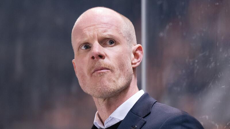 Ex-Bundestrainer Toni Söderholm hat mit dem EHC Red Bull München derzeit Probleme.