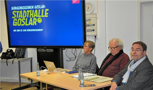 Ex-Eventmanager Uwe Vater gehört mit Dieter Engelhard und Anke Berkes zu den Referenten beim Info-Abend zum Stadthallen-Bürgerbegehren (von rechts). Foto: Heine