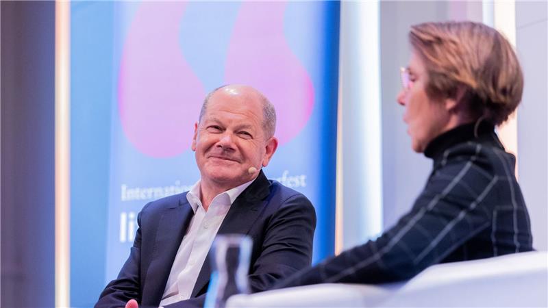 Ex-Kanzler Olaf Scholz hat bei der Lit.Cologne über seine Lesegewohnheiten gesprochen.