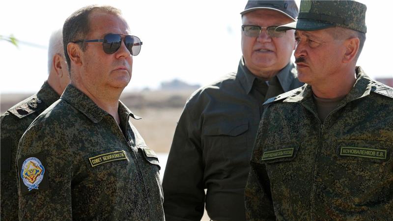Ex-Kremlchef Medwedew wirft Finnland Kriegsvorbereitung vor Ex-Kremlchef Medwedew bei einem Militärbesuch. (Archivbild)