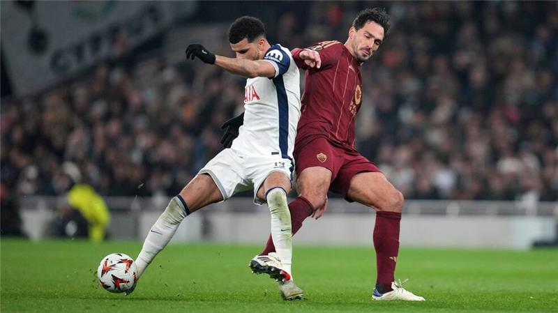 Rom-Trainer: Hummels kann „außergewöhnlich gut“ sein Ex-Nationalspieler Mats Hummels (r) traf für die Roma gegen Tottenham.