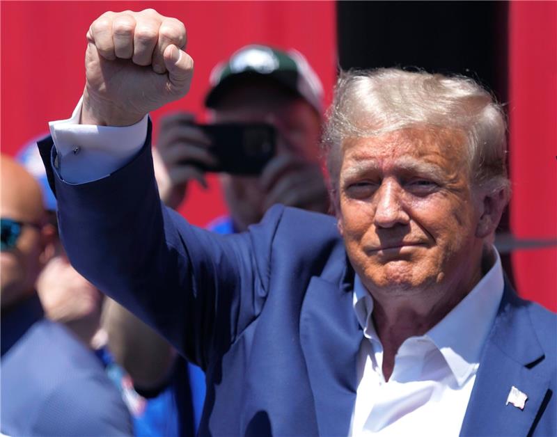 Georgia: Trump will sich im Gefängnis den Behörden stellen Ex-Präsident Donald Trump tritt in den USA erneut zur Wahl an - trotz zahlreicher juristischer Baustellen.