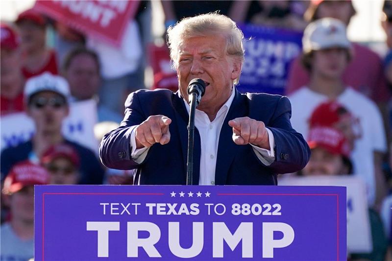 Trump: Anklage „politische Verfolgung und Wahlbeeinflussung” Ex-US-Präsident Donald Trump bei einer Wahlkampfveranstaltung in Texas.