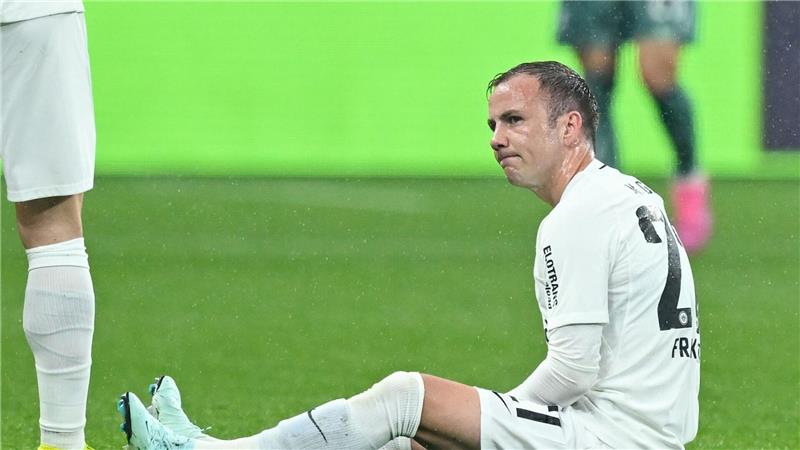 Kein neues Eintracht-Märchen: „Extrem bitter“ Ex-Weltmeister Götze musste verletzt früh raus.