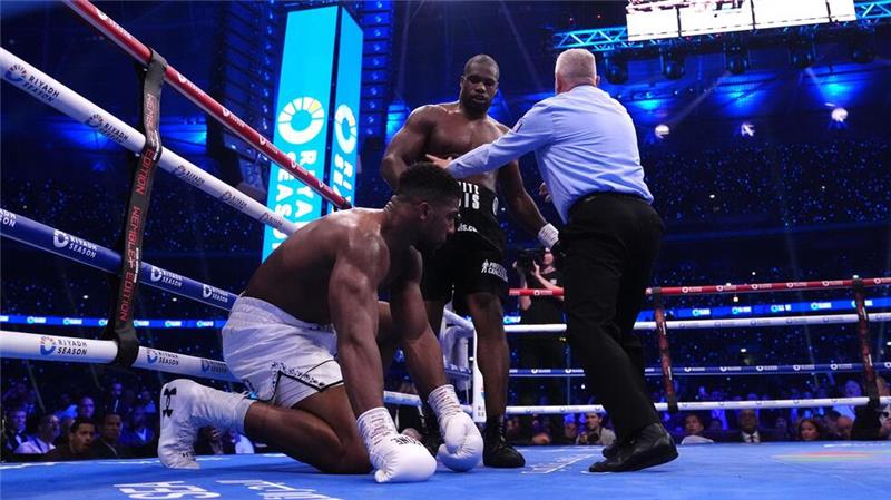 Ex-Weltmeister Joshua geht spektakulär k.o. gegen Dubois Ex-Weltmeister Johua war ohne Chance und mehrfach am Boden.