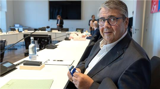 Ex-Wirtschaftsminister Sigmar Gabriel sagte vor dem Untersuchungsausschusses zur Stiftung Klima- und Umweltschutz MV in Schwerin aus.