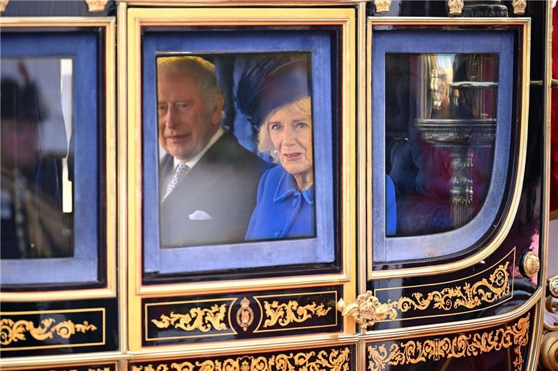 Zeitplan: König Charles wird am Mittag gekrönt Exakt 33 Minuten soll die Kutschfahrt von der Westminster Abbey bis zum Buckingham-Palast dauern.