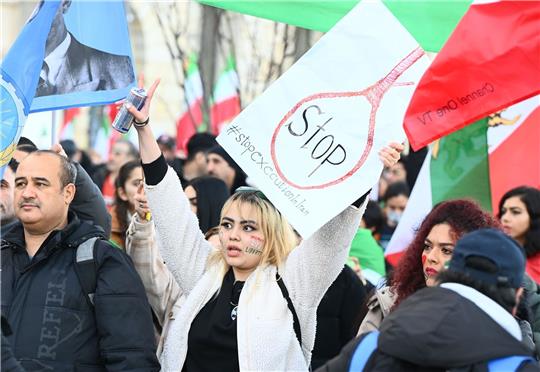 Exil-Iraner während eines Protests in Hamburg. (Archivbild)