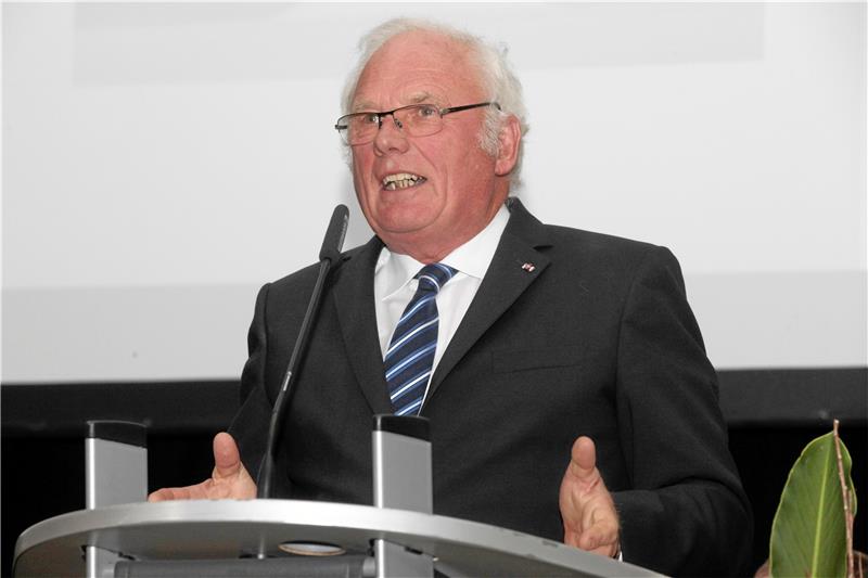 Exkurs in die Niederungen der Hochschulpolitik und des Ruhestandes: Jürgen Hesselbach, ehemaliger Präsident der TU Braunschweig, findet famose Worte.