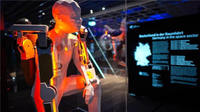Bilder des Tages Exoskelett für Astronautentraining