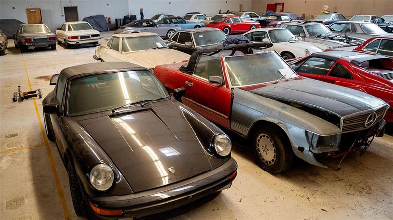 Exotische Oldtimer wechselten bei der Auktion ihren Besitzer.