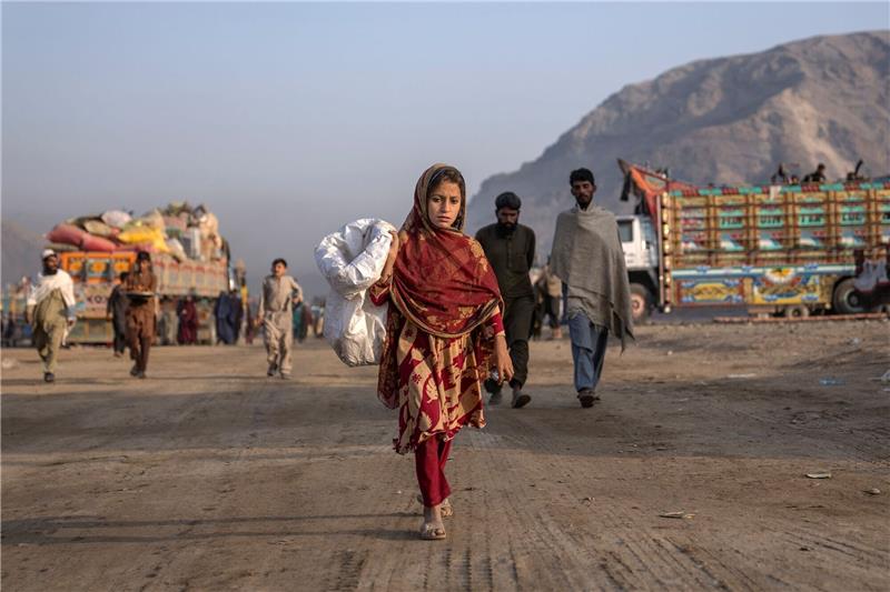 UN: Halbe Million Afghanen haben Pakistan verlassen Experten der Vereinten Nationen haben die pakistanische Regierung zum Schutz afghanischer Flüchtlinge in ihrem Land aufgerufen.