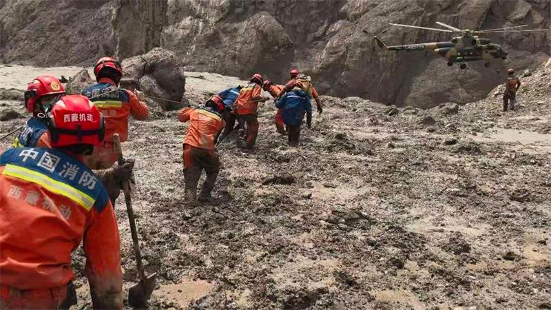 Nach Flut: In China werden Deutsche vermisst - Neue Warnung Expertenteams aus China und Indien sollen bei einer Tunnelrettungsmission helfen.
