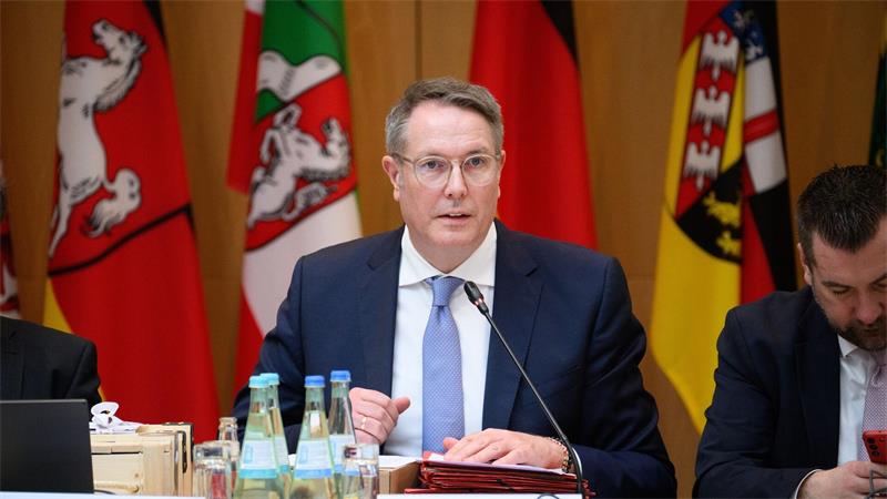 Schweitzer geht nach Berlin – Sozialpolitik treibt ihn um Explodierende Kosten auch im Sozialen sind Schweitzers Schwerpunkt - auch in seiner Funktion als MPK-Vorsitzender. (Archivbild)