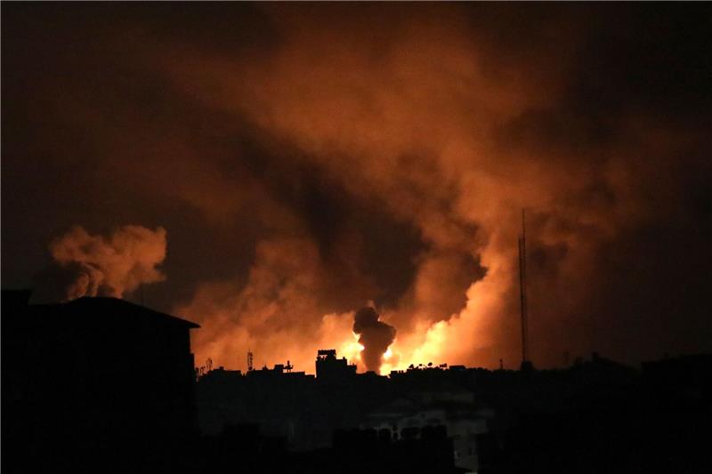 Hamas behauptet: Israelische Bodeneinsätze im Gazastreifen Explosionen im nördlichen Gazastreifen, verursacht durch israelische Luftangriffe.