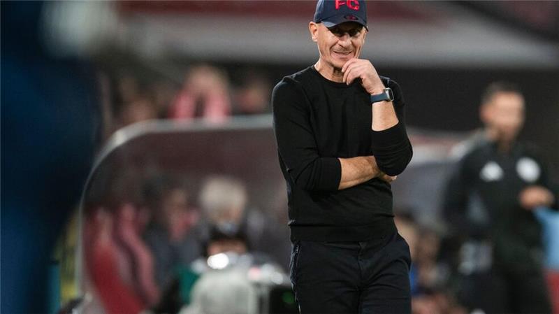 FC-Coach Struber steht laut Sportchef Keller nicht zur Debatte. 