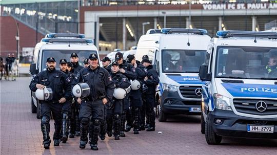 FC St. Pauli sieht viele offene Fragen nach dem Polizeikosten-Urteil.