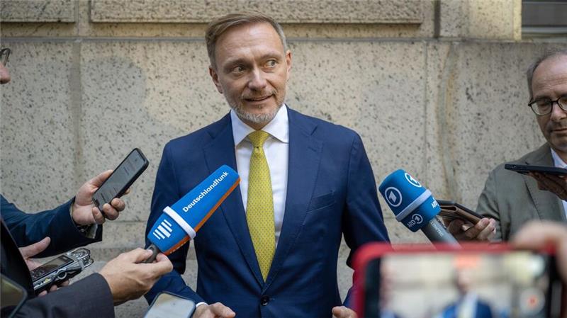 Lindner will bei Bürgergeld kürzen - Scholz reagiert kühl FDP-Chef und Bundesfinanzminister Christian Lindner sieht Einsparmöglichkeiten beim Bürgergeld.