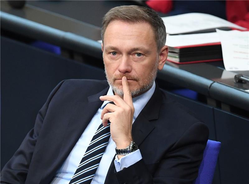 Lindner gibt Ministerien mehr Zeit für Sparvorschläge FDP-Finanzminister Christian Lindner gibt den Ressorts mehr Zeit, Sparvorschläge zu machen.