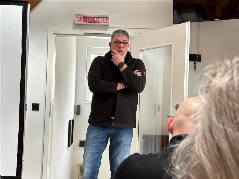 Braunlage: Zahl der Fahrgäste sinkt von 1,5 Millionen auf 212.000 Fabian Brockschmidt, der Leiter der Wurmbergseilbahn-Gesellschaft, präsentiert dramatische Fahrgastzahlen.