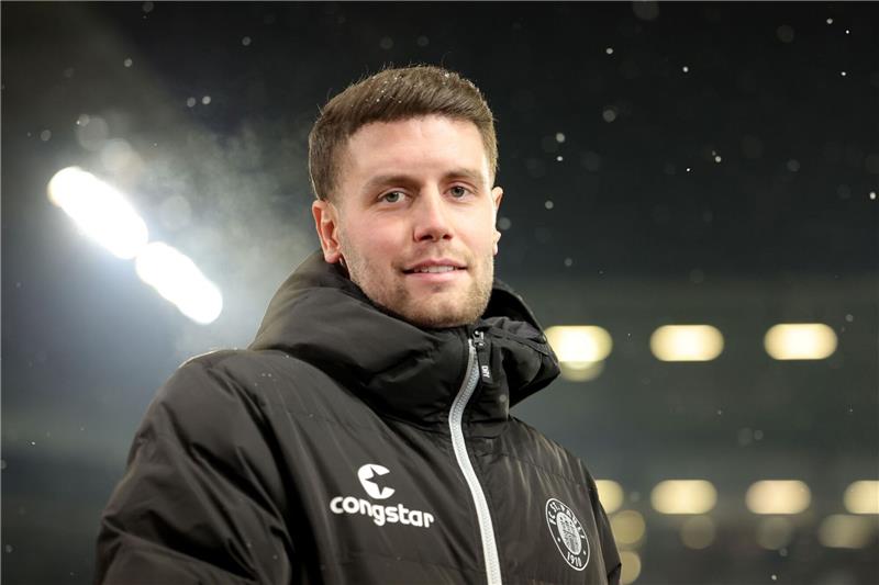 Bleibt Hürzeler? Bornemann will „Klarheit” im Vertragspoker Fabian Hürzeler beendete die Hinrunde mit St. Pauli auf dem zweiten Platz.