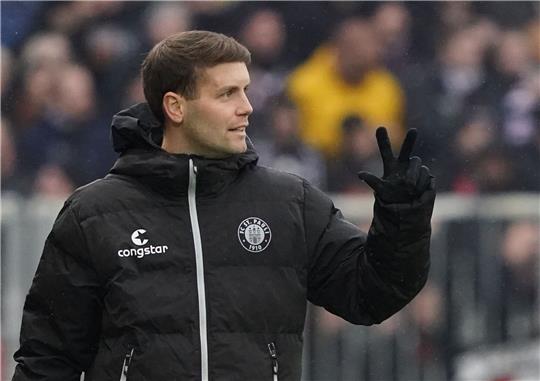 Fabian Hürzeler bleibt Trainer des FC St. Pauli.