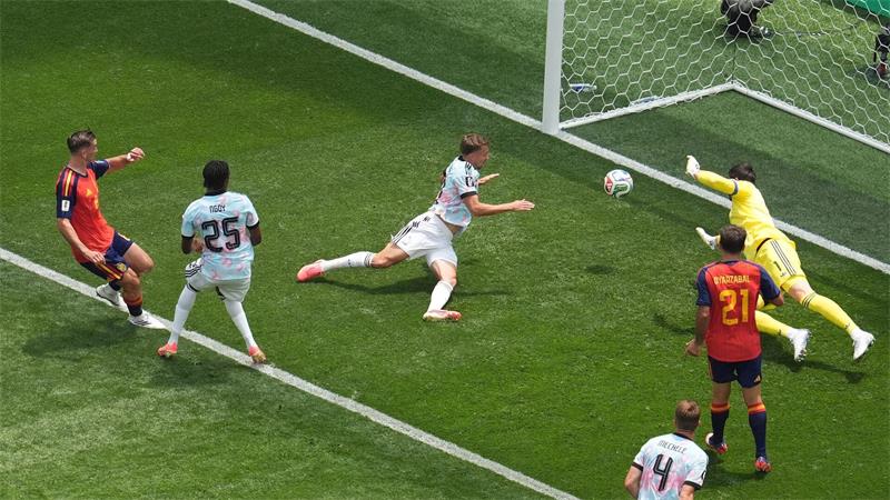 Merino erlöst Spanien bei belgischem Torwart-Drama Fabián Ruiz traf zum 1:0 für Spanien.
