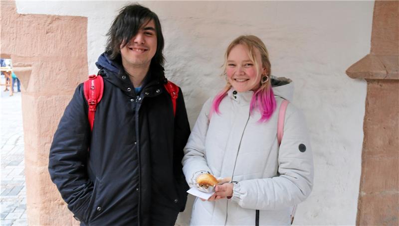 Umfrage zum Feuerwerk: Bunter Segen oder Tierquälerei? Fabian Schmidt-Cadena und Carina Thiedemann