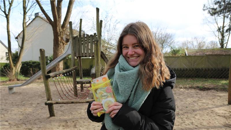 Fabienne Wagner - ein der Followerinnen - findet ein Geschenk auf dem Spielplatz.
