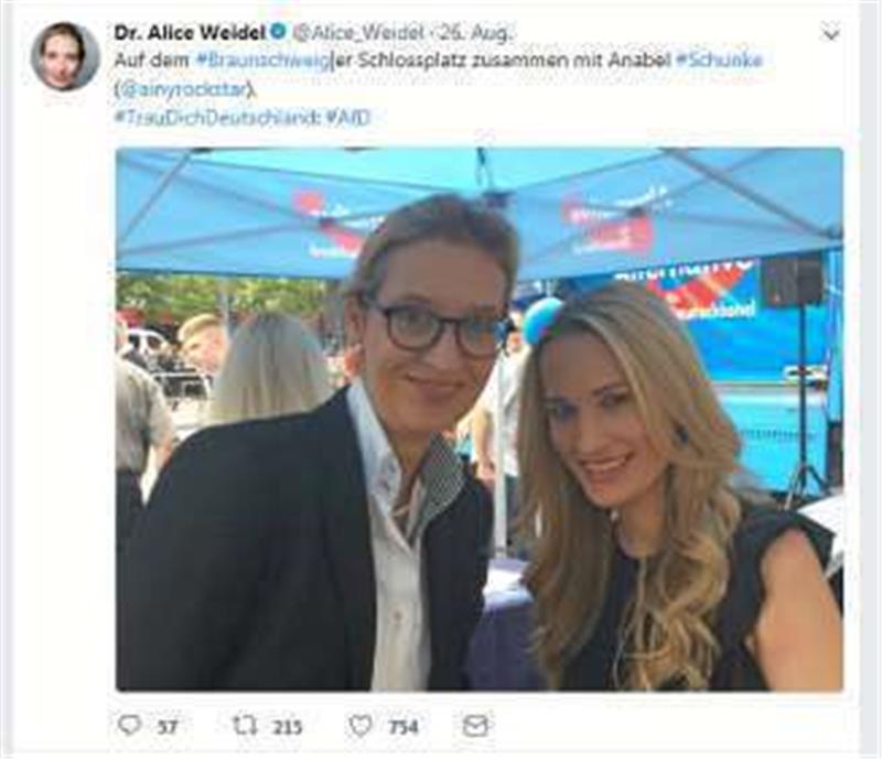 Facebook-Schnappschuss: Am Rande eines Wahlkampfauftrittes in Braunschweig posiert Alice Weidel mit Anabel Schunke.