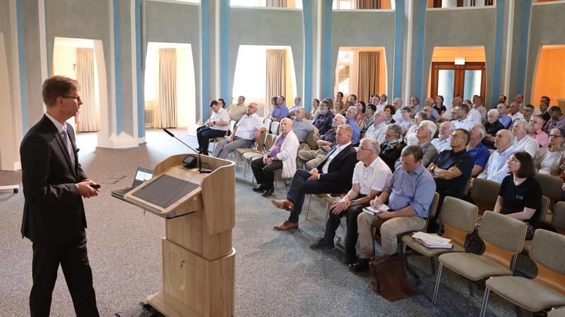 Symposium zum Doppeljubiläum: 500 Jahre an nur einem Tag Fachvorträge zur 500-jährigen Geschichte des LBEG kann das Publikum in der Aula Academica hören.