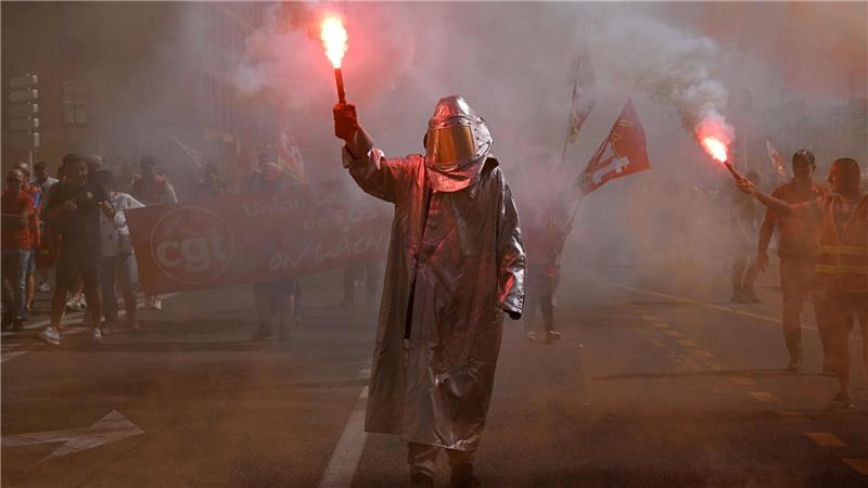 Bilder des Tages Fackeln in Marseille - landesweite Proteste in Frankreich