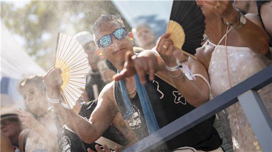 Fächer waren wegen der großen Hitze ein wichtiges Parade-Accessoire.