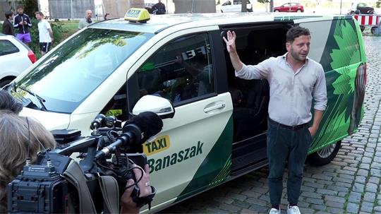 Fährt „frei von Angst und mit großer Freude“: Grünen-Chef Felix Banaszak