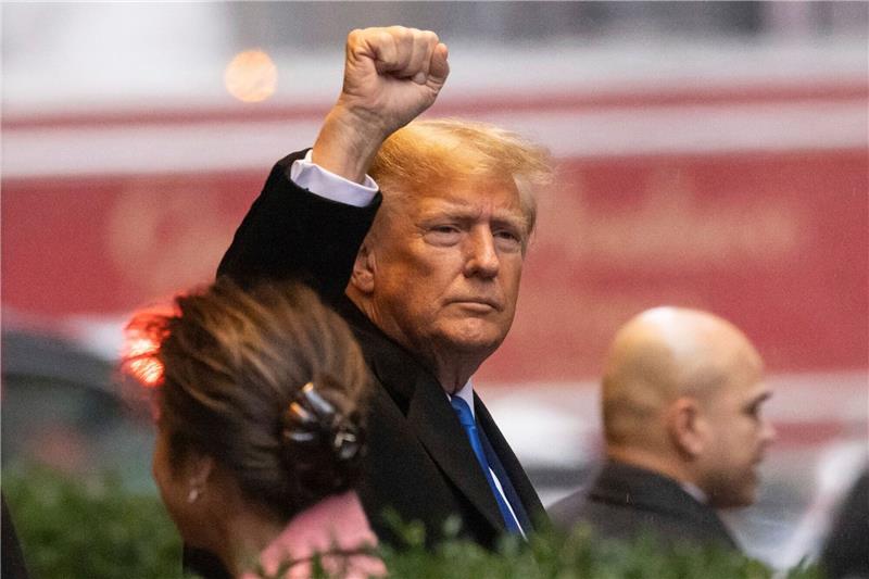 Fällt im Prozess durch Meinungsäußerungen störend auf: Ex-US-Präsident Donald Trump scheint das Verfahren für seinen Wahlkampf zu nutzen.
