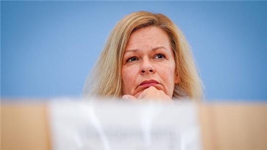 Faeser will „islamistische Gefährder konsequent ausweisen und abschieben“.