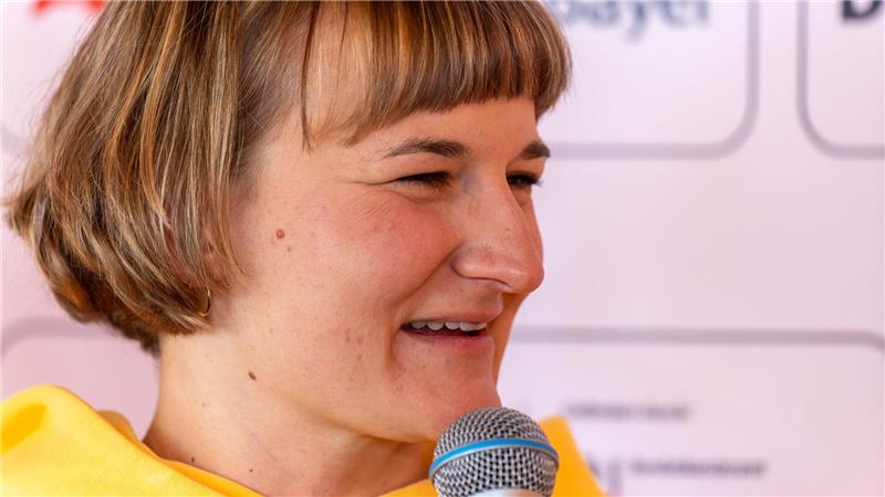 Fahnenträgerin 2.0: Anna-Lena Forster.