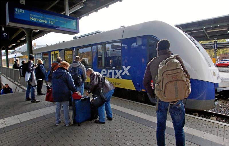 Fahrgäste beim Einsteigen in den Erixx nach Hannover.  Foto: Epping