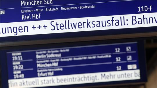 Fahrgäste der Bahn müssen sich zwischen Berlin und Hamburg auf Verspätungen und Zugausfälle einstellen.