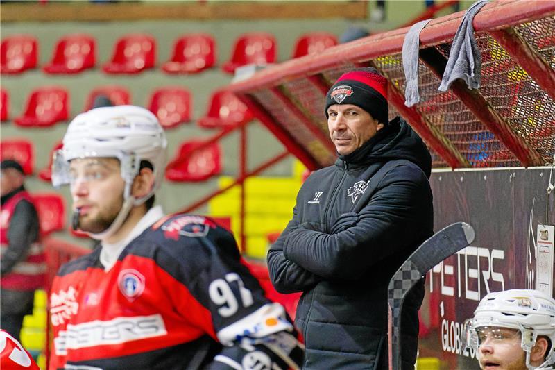 Einstellung fehlt: Harzer Falken verlieren 1:4 in Bremen Falken-Trainer Jozef Potac vermisst bei seinem Team in Bremen die nötige Ernsthaftigkeit. Foto: GZ-Archiv
