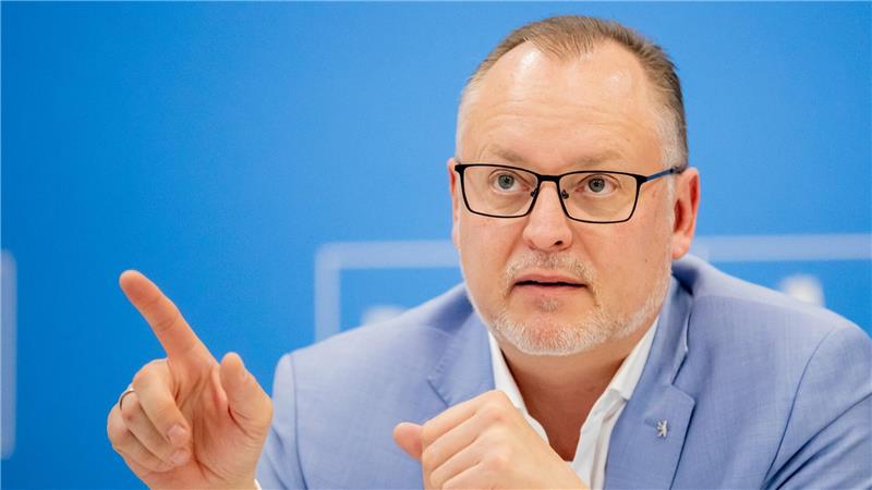 Falko Liecke (CDU), Staatssekretär für Jugend und Familie, äußerte den Verdacht, dass der Vorfall aus politischen Gründen nicht gemeldet wurde. (Archivbild) 