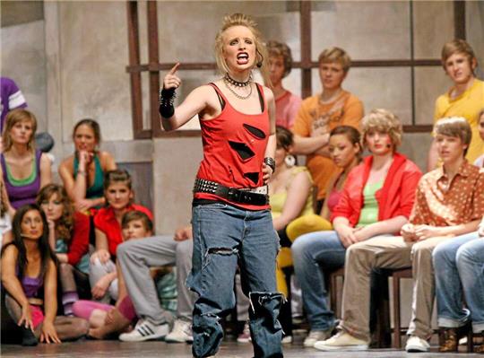 „Fame“ bietet vielen Darstellerinnen und Darstellern die Chance auf Charakterrollen: 2009 spielte Sira Klare im Odeon-Theater Grace Lamb, genannt „Keule“.