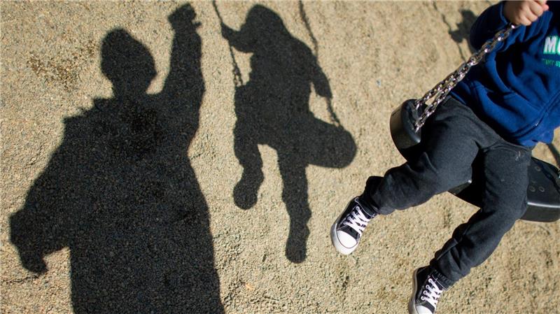 Familiengerichte sollen nach den Vorstellungen des Bundesjustizministeriums im Kinderschutzverfahren künftig soziale Trainingskurse und Gewaltpräventionsberatungen anordnen können. (Symbolbild)