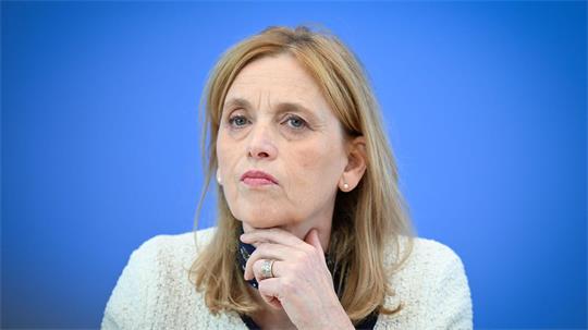 Familienministerin Karin Prien (CDU) verteidigt Kürzungspläne beim Unterhaltsvorschuss. (Archivbild)